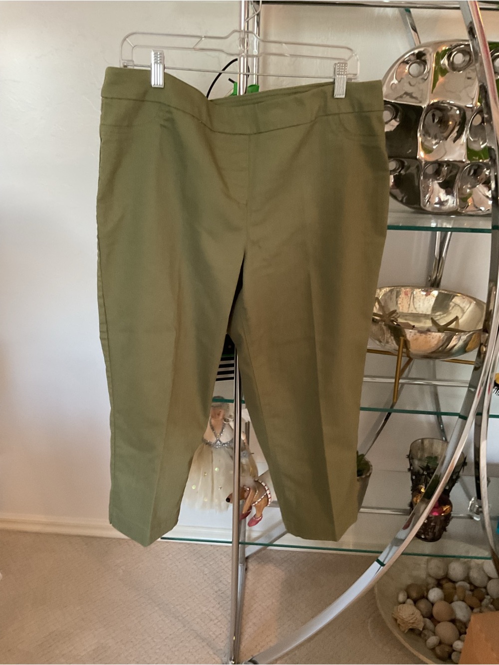N Touch olive  Green Cropped Pants. Pull on style with lots of stretch.